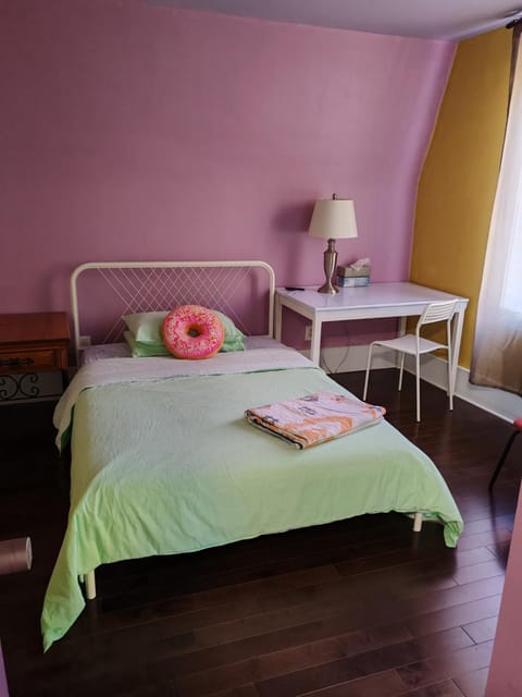 Ottawa University center near train Station & Parliament Bed and Breakfast in Gatineau