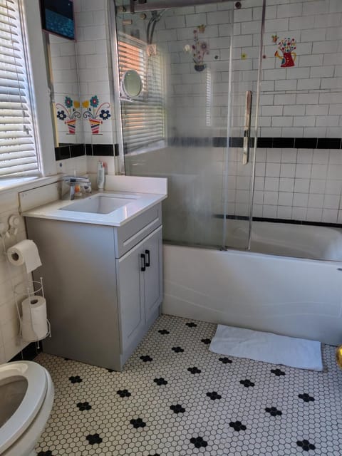 Ottawa University center near train Station & Parliament Bed and Breakfast in Gatineau