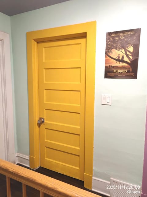 Ottawa University center near train Station & Parliament Bed and Breakfast in Gatineau