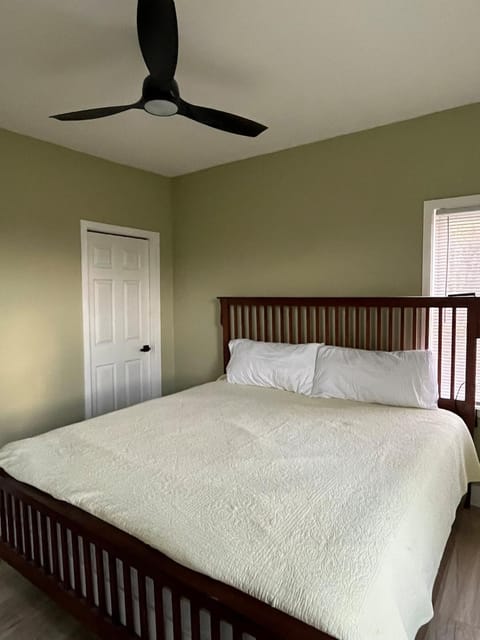 Family-Friendly Retreat near Manistee Riverwalk House in Manistee