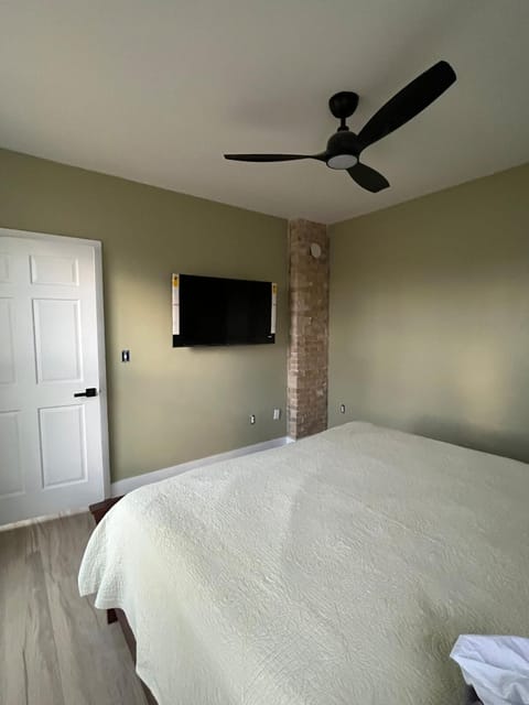 Family-Friendly Retreat near Manistee Riverwalk House in Manistee