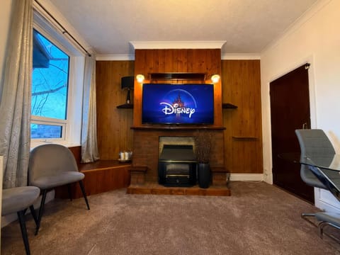 Communal lounge/ TV room, TV and multimedia, Living room