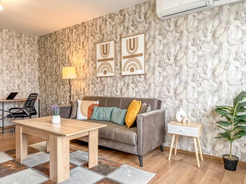 Living room, Seating area, Family