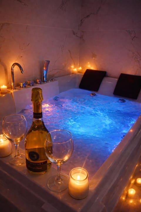 Hot Tub, Spa and wellness centre/facilities