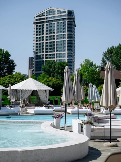 Pool view, Swimming pool, sunbed