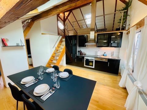 Dining area, kitchen