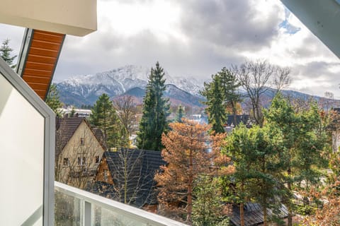 Property building, Spring, Day, Natural landscape, View (from property/room), Balcony/Terrace, Mountain view