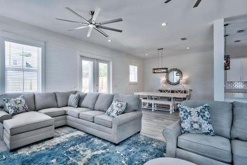 Kings Court by Travel Life Vacations House in Destin