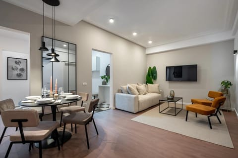 TV and multimedia, Living room, Seating area, Dining area