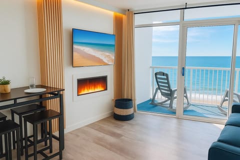 View (from property/room), Living room, Seating area, Dining area