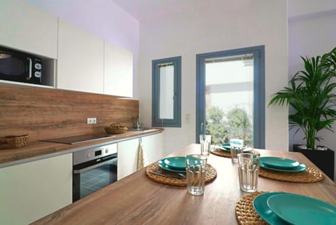 Seating area, kitchen