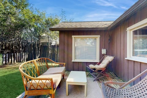 Main Street Wood Cottage House in Brevard