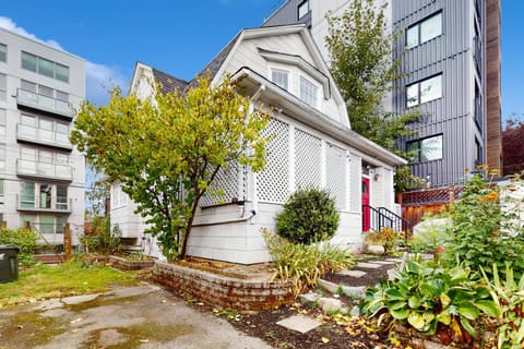 Space Needle in a Haystack House in South Lake Union