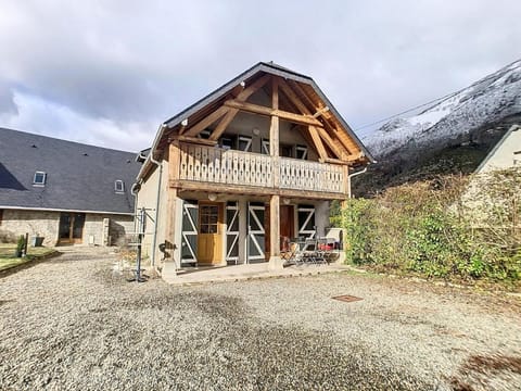 Property building, Natural landscape, Mountain view, Parking