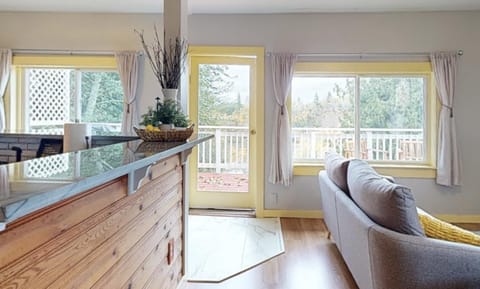 Summit Lookout Bungalow House in Washington