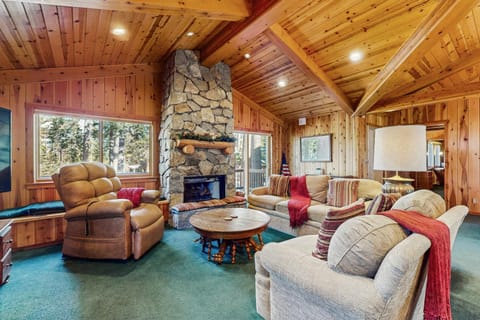 Tahoe Getaway House in Homewood