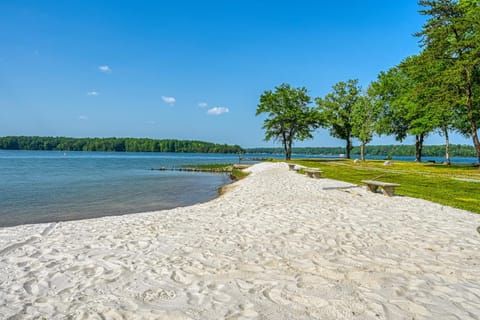 Stillwater Escape House in Lake Anna
