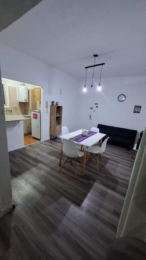 Kitchen or kitchenette, Dining area, oven