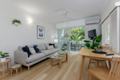 TV and multimedia, Balcony/Terrace, Living room, Dining area, air conditioner