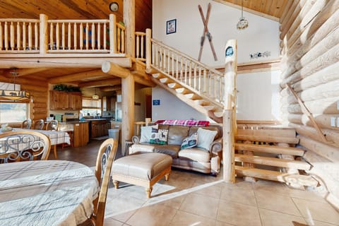 Elk Ridge Lodge House in Garden City