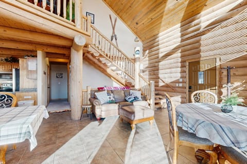 Elk Ridge Lodge House in Garden City