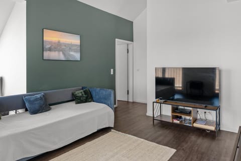 TV and multimedia, Living room, Photo of the whole room, Seating area, Evening entertainment
