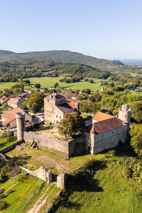 Property building, Day, Natural landscape, Bird's eye view, Mountain view