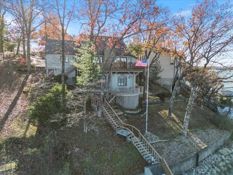 Property building, Facade/entrance, Day, Lake view