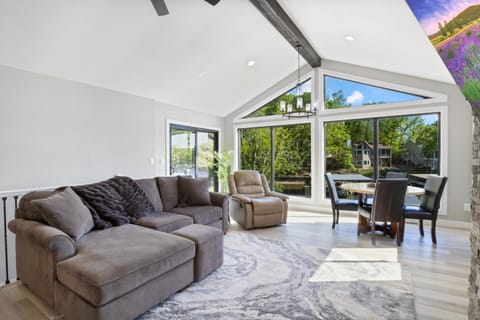 Living room, Seating area, Dining area