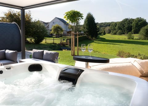 Hot Tub, Spa and wellness centre/facilities, Pool view, Swimming pool