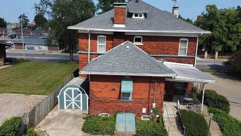 The Lamp Post Manor 5BR Historic Gem in Danville House in Danville