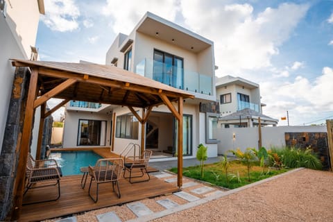 Property building, Garden, Garden view, Pool view, Swimming pool, Parking