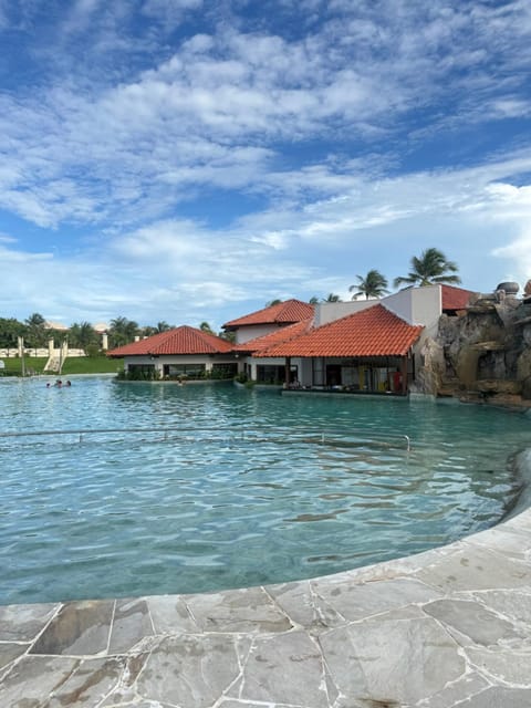 Restaurant/places to eat, Swimming pool