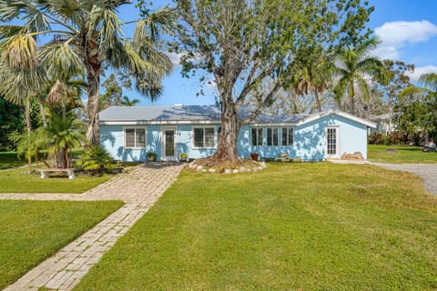 Coastal Escape with Yard Near Anna Maria Island House in Cortez
