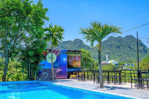 Mountain view, Pool view, Swimming pool
