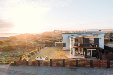 Property building, Natural landscape, Balcony/Terrace, Sea view, Sunset