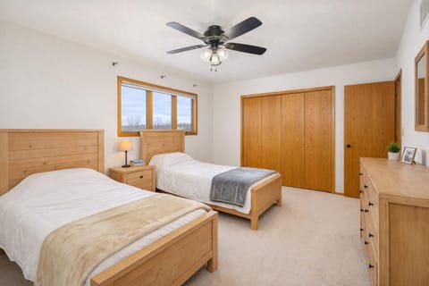 East Side 3 Br 2 full bath King Bed House in Kimberly