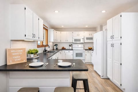 East Side 3 Br 2 full bath King Bed House in Kimberly