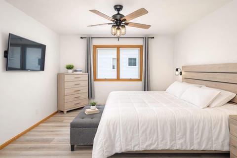 East Side 3 Br 2 full bath King Bed House in Kimberly