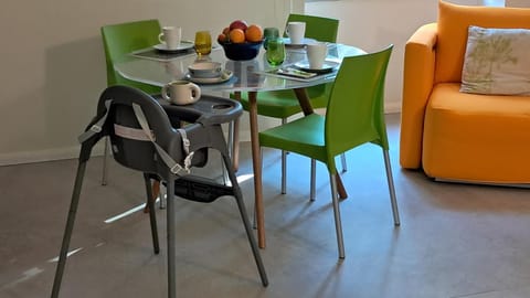 Seating area, Dining area