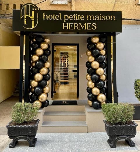 Facade/entrance, Property logo or sign, Logo/Certificate/Sign, Street view