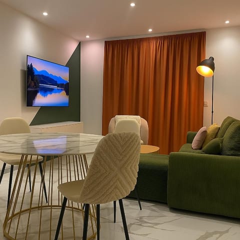 Chambre privée design, 8 min du Parc des Prince et de Roland Garros et à 4 min du métro 9 Vacation rental in Paris