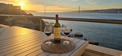 Balcony/Terrace, City view, River view, Sunset