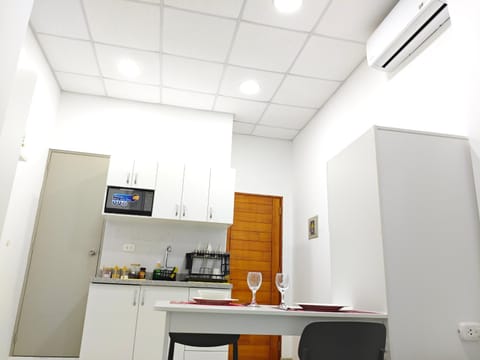 Kitchen or kitchenette, Dining area, internet, microwave, air conditioner