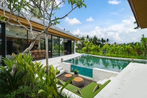 Property building, Garden, Garden view, Pool view, Swimming pool, sunbed