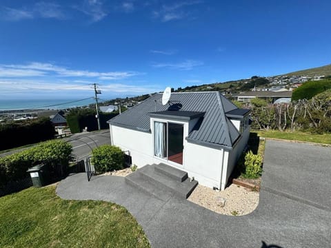 Property building, Neighbourhood, Natural landscape, Mountain view, Sea view