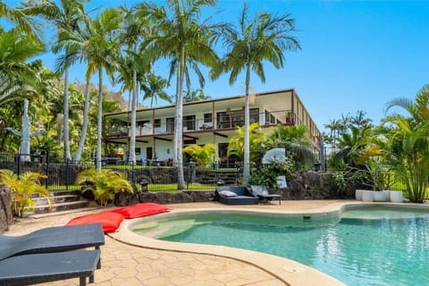 Property building, Day, Garden, Balcony/Terrace, Garden view, Pool view, Swimming pool, Swimming pool