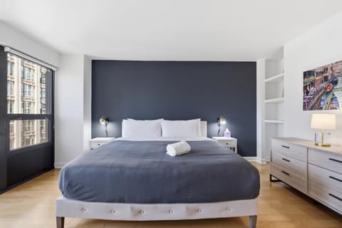 2bd River North Million Dollar Views! Parking Incl condo Apartment in River North