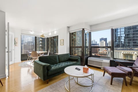 2bd River North Million Dollar Views! Parking Incl condo Apartment in River North