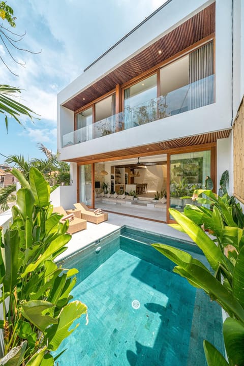 View (from property/room), Garden view, Pool view, Swimming pool, sunbed